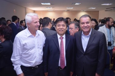 Airton Gurgacz participa de encontro com chineses