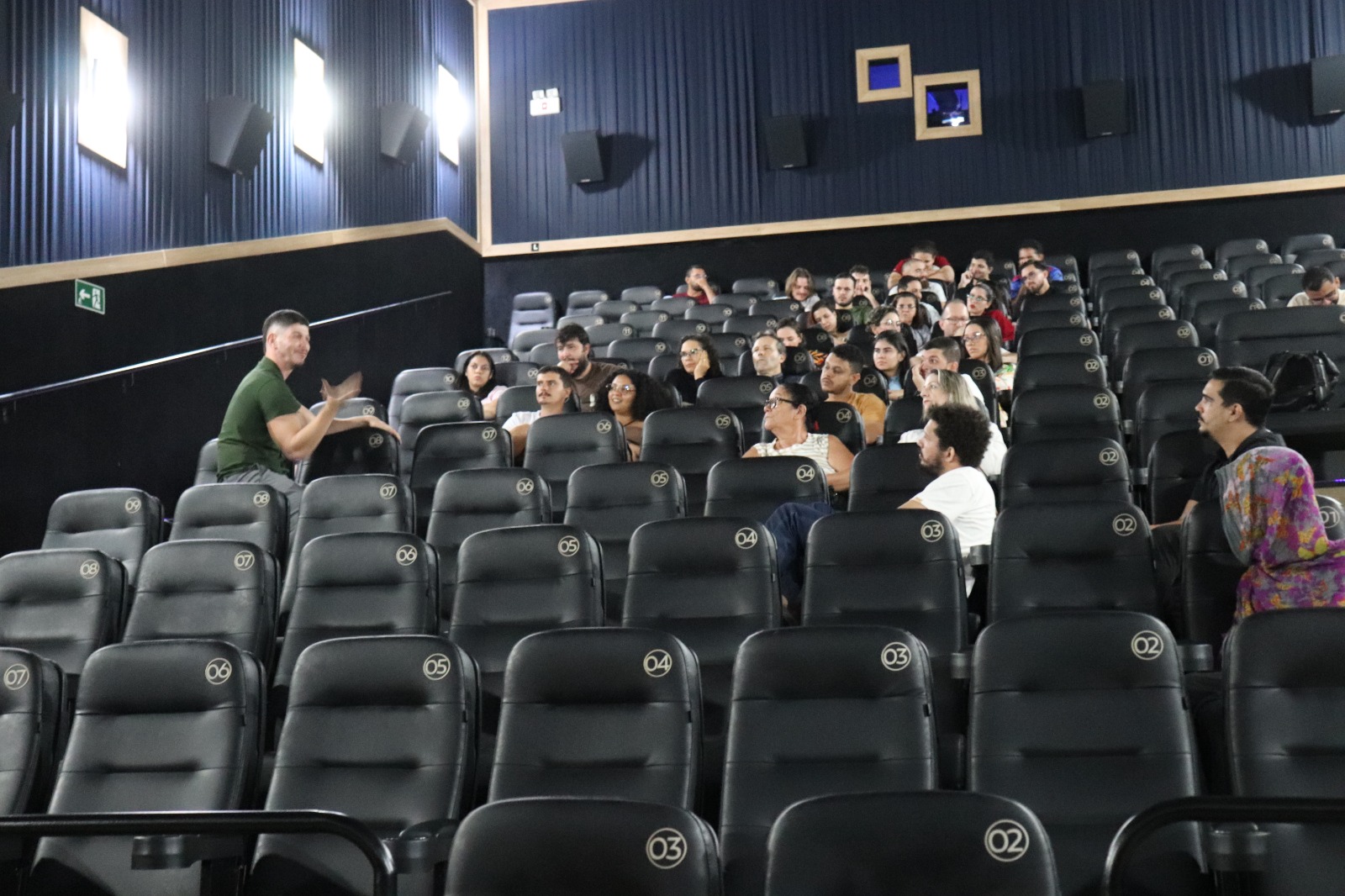 EXIBIÇÃO-TESTE: 'Sussurros na Água' promove debate sobre afeto nas relações contemporâneas em Ji-Paraná