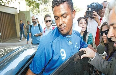 MISTÉRIO - Ex-motorista do goleiro Bruno é baleado em bar e desaparece