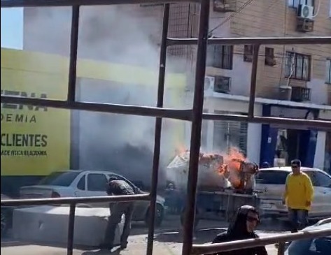 CENAS DA CIDADE: Jogo de sofás pega fogo na Av. Pinheiro Machado; veja vídeo