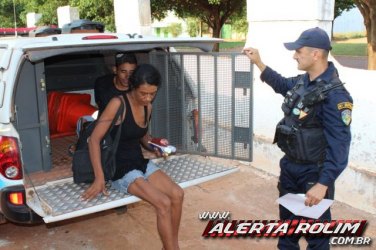 Casal é preso pela PM, o homem era foragido e a mulher tinha um Mandado de Prisão