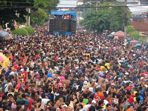 BANDA DO VAI QUEM QUE ARRASTA MULTIDÃO PELA AVENIDA - CONFIRA DEZENAS DE FOTOS