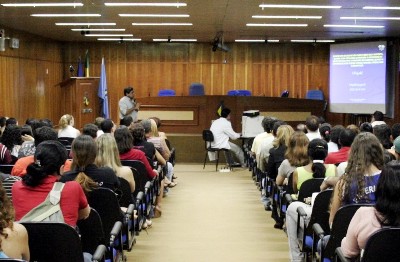 Acadêmicos da FARO participam de palestra com pesquisador do INPA