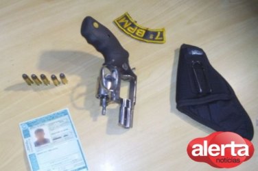 Vigilante é preso por porte ilegal de arma de fogo