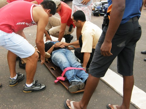 Motociclista sofre fratura exposta em acidente nas ruas de Guajará-Mirim