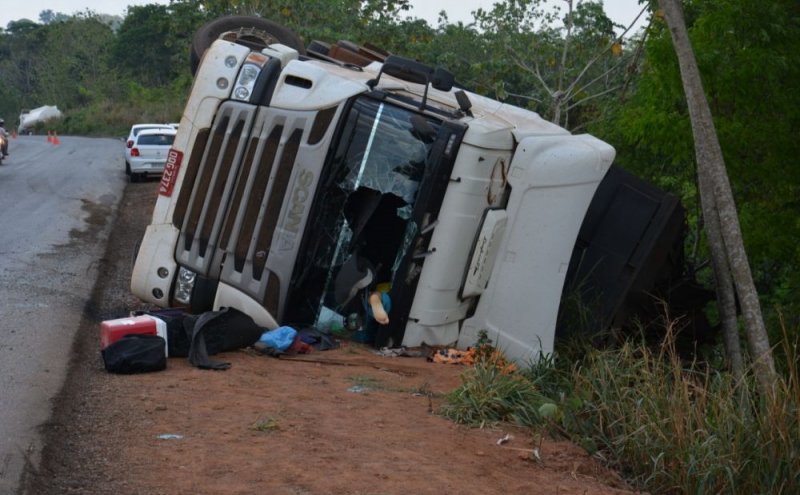 Chicão da Emater de Jaru e caminhoneiro morrem em acidente na BR-364