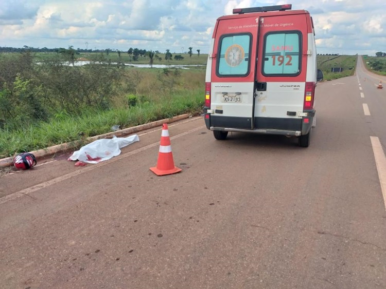 FATAL: Jovem motociclista morre ao ser atingido por caminhonete na BR-364