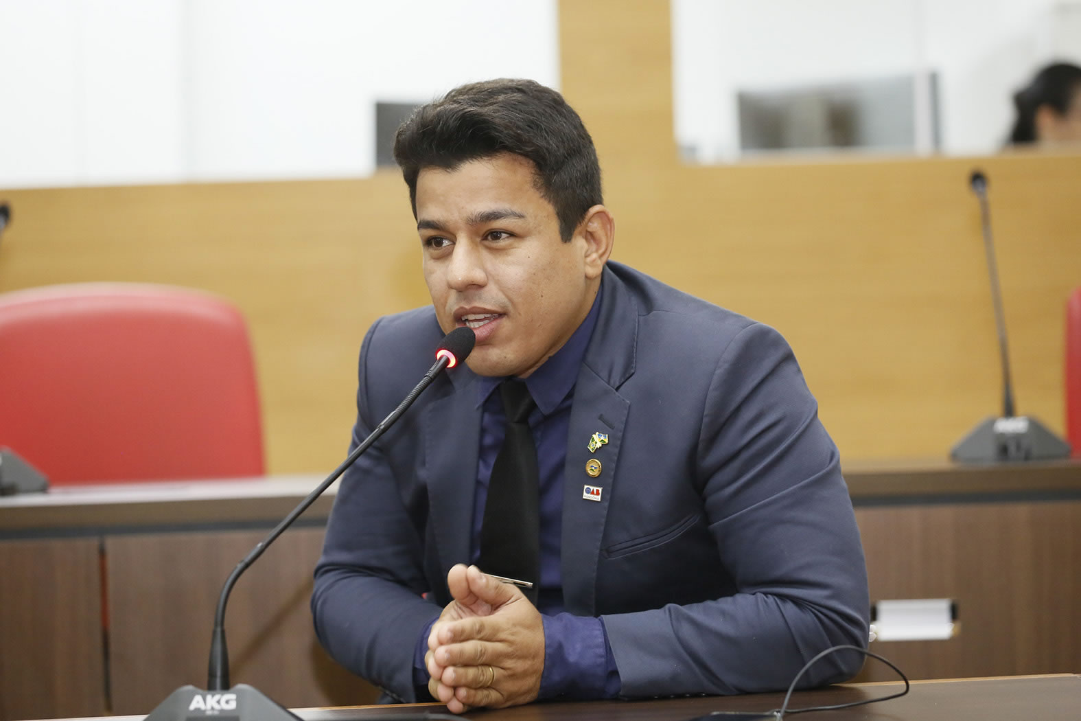 RESULTADO: Em enquete do jornal, Adailton Fúria tem preferência para Governo