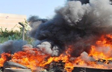 POLUIÇÃO - Grande quantidade de pneus velhos é incendiada em terreno devastado por corrida do jerico em Porto Velho - Confira fotos e vídeo