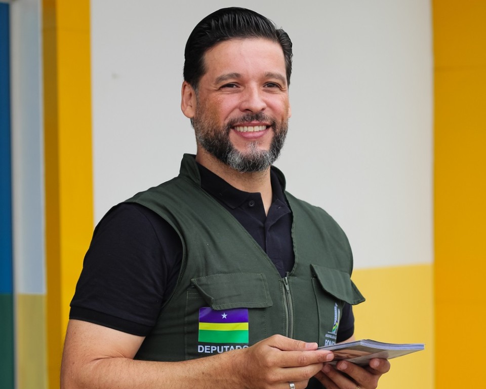 R$ 2,6 MILHÕES NA CONTA: Delegado Camargo garante emenda própria para novo ônibus de pacientes 