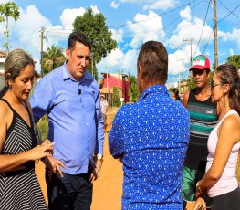 Vereador Junior Cavalcante vistoria obras inacabadas no Lagoinha