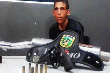 Após troca de tiros polícia prende suspeito e recupera motos roubadas