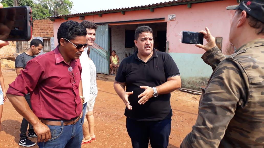 PAVIMENTAÇÃO: Vereador Pastor Sandro se reúne com moradores do bairro Cohab