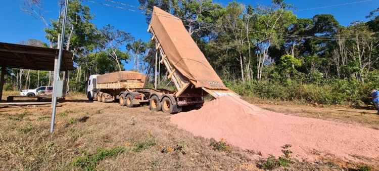 APOIO DO GOVERNO: Produtores de Machadinho recebem mais de 800 t de calcário 