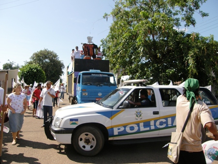 Manifestantes furam bloqueio da Polícia Militar e seguem marcha de protesto - Confira foto    