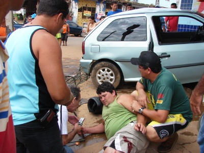 Blaiser bate em carro, moto, supermercado e foge sem prestar socorro  - Veja fotos