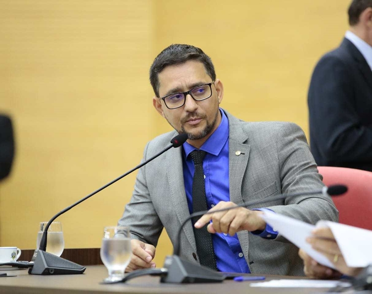 EM RONDÔNIA: Deputado Anderson vota contrário a PL que acabou com a profissão de Bombeiro Civil