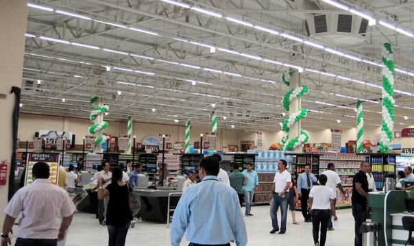 Homem é preso ao furtar 38 latinhas de cerveja de supermercado