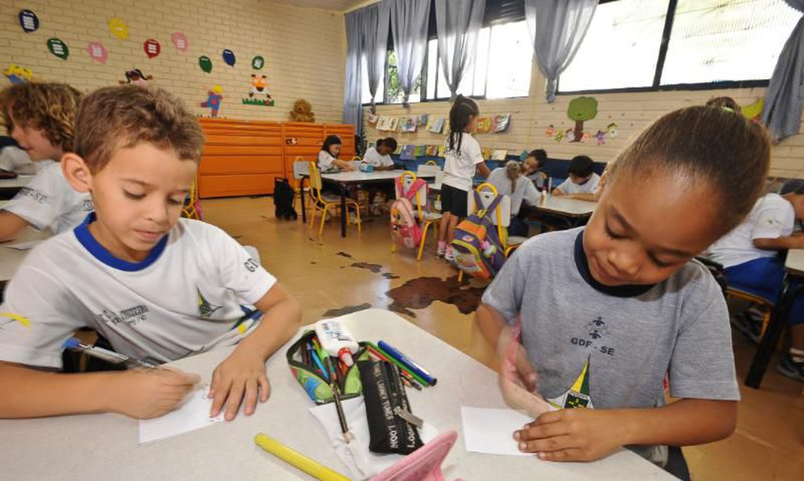 MERENDA: Governo define regras para distribuição de kits da alimentação escolar