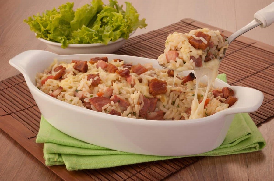 DELÍCIA: Receita de arroz de forno com lentilha e linguiça