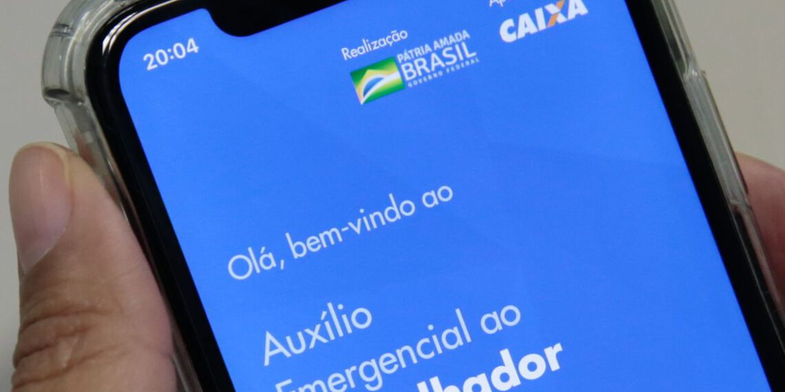 ESPERA: Mais de 12 milhões de pessoas precisarão se recadastrar para receber auxílio emergencial