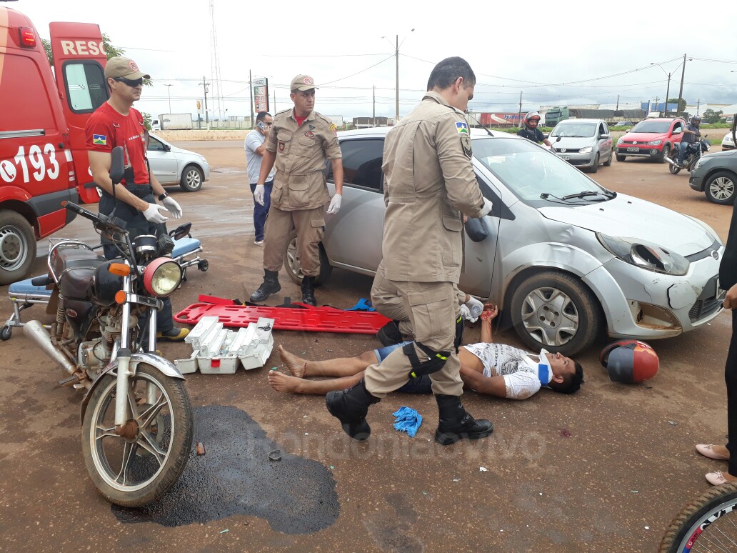 AVANÇOU: Motociclista fica ferido após colisão com carro