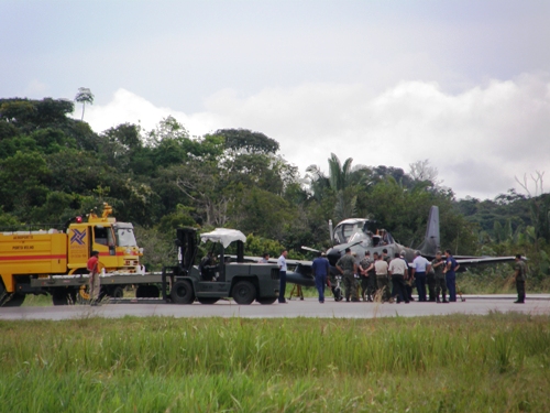 Avião tucano da FAB pára no meio da pista e fecha aeroporto de Porto Velho - Veja foto