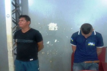 Homens acusados de tráfico de entorpecentes são presos em flagrante; um deles tentou subornar os policiais