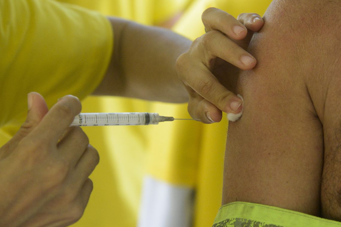 PREVENÇÃO: Pacientes especiais têm calendário de vacinação atualizado