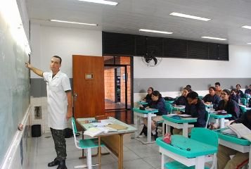 Colégio Militar abre concurso para 101 vagas de professor