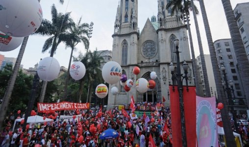 No aniversário do golpe, atos pela democracia acontecem em 18 Estados e no DF