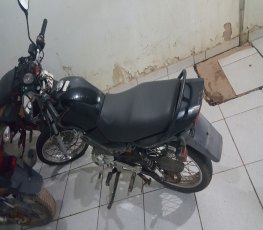 Homem é preso conduzindo moto roubada na zona Leste