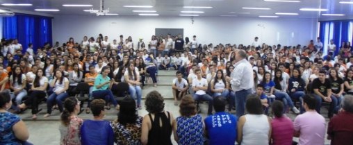 Escolas estaduais recebem homenagem por se destacar no Enem de 2014