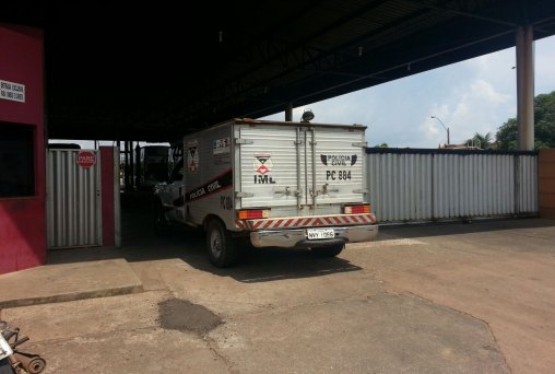 Mecânico morre esmagado por ônibus em patio de empresa