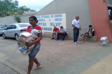 Alunos promovem ação beneficente para ajudar famílias carentes