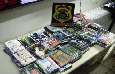 Polícia Rodoviária apreende mais de 2.000 DVDs e CDs pirateados com comerciante de Vilhena - Fotos