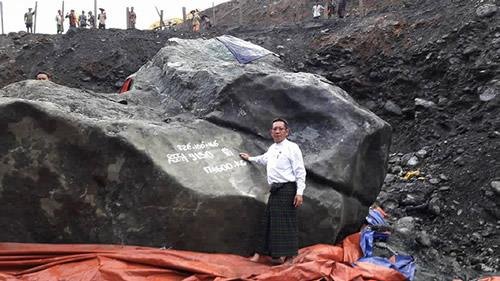 Pedra de jade de 174 toneladas é descoberta em Mianmar