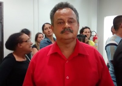 ‘Estou pagando para trabalhar’, desabafa professor em ato da educação