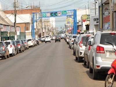 Lojistas cobram estacionamento do centro comercial da Carlos Gomes