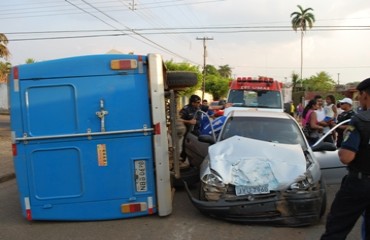 Falta de sinalização provoca mais um acidente grave na capital - Fotos