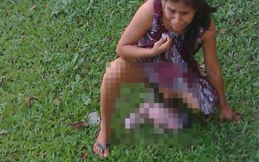 Mulher indígena dá a luz em jardim após ser expulsa de hospital 