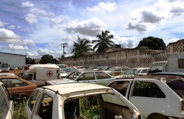 DENGUE - Carros sucateados na garagem do Governo podem ser foco de doença na capital - Fotos e vídeo