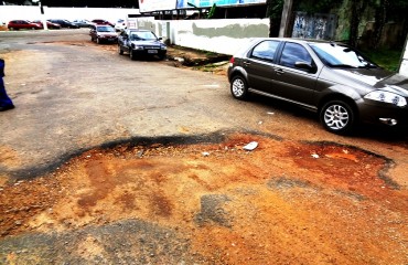 BURACOS DA CIDADE – Ruas da região central de Porto Velho estão totalmente destruída