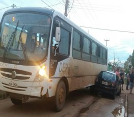  Acidente envolvendo ônibus do DER e automóvel é registrado na capital