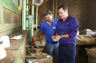 Maurão apoia e incentiva o aumento da produção de café no Estado