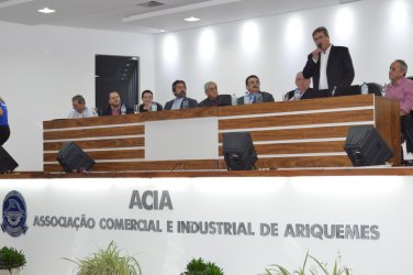 Prefeito participa da posse da nova diretoria da Acia