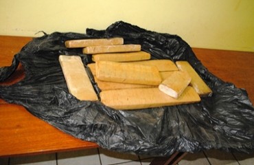 DENARC prende mais de 10 kg de droga que estava escondida em carreta - FOTOS