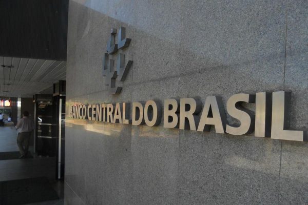 ECONOMIA: Fazenda e BC conversam com economistas de presidenciáveis