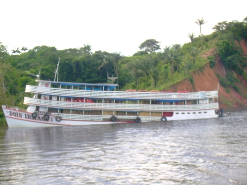 Barco que saiu de Porto Velho naufraga próximo a Manaus - Confira fotos do acidente