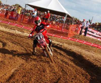 Leandro Lima vence segunda bateria e mantém liderança do Latino Americano